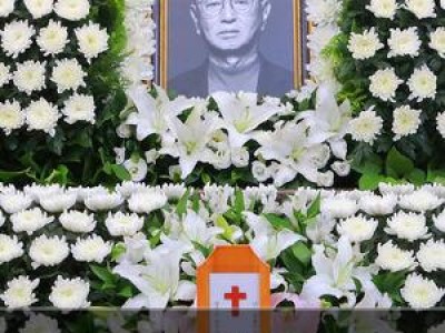 하리수 전유성 추모 글 올려 화제