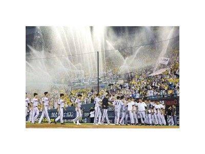 LG 여름 외야 워터존 운영에 팬들 반응 뜨거운 이유