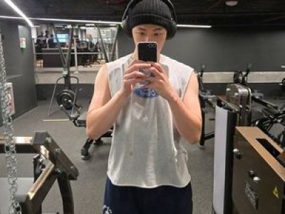 RM 탄탄한 몸매로 팬들 시선 사로잡음