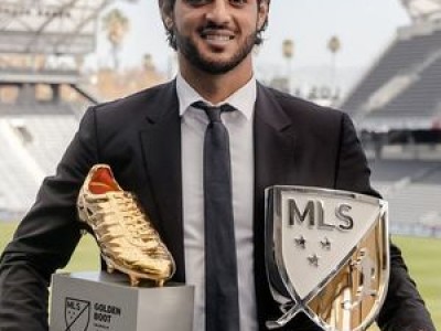 손흥민 7년 만에 벨라와 재회 LAFC 레전드와 인사