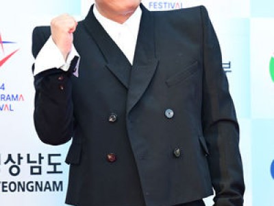 전생 업보로 무당이 된 남자의 기구에 관심 폭발